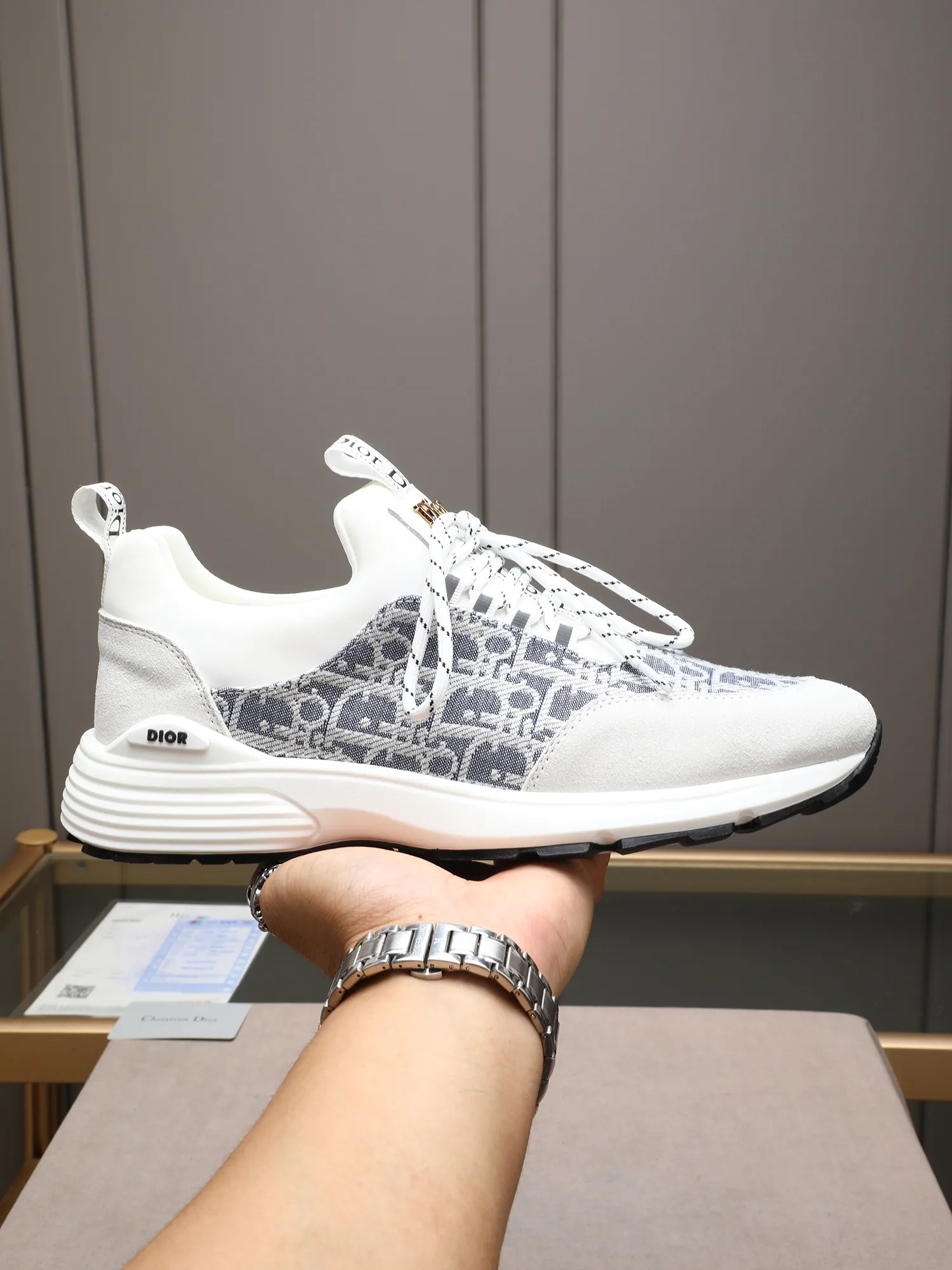 Men's shoes 💰440 💰Dior [Dior] 😘😘High-end series of casual men's shoes, simple and elegant👍👍👍The upper is made of first-layer genuine leather spliced ​​with Dior's special material [sun][sun]; imported first-layer sheepskin lining; special outsole, wear-resistant, lightweight, the overall design is harmonious and unified without lacking personality 👣🌟✨You deserve it! 3 colors😍Sizes 38~44. (45 custom-made) The picture above is a big seller🔥🔥🔥